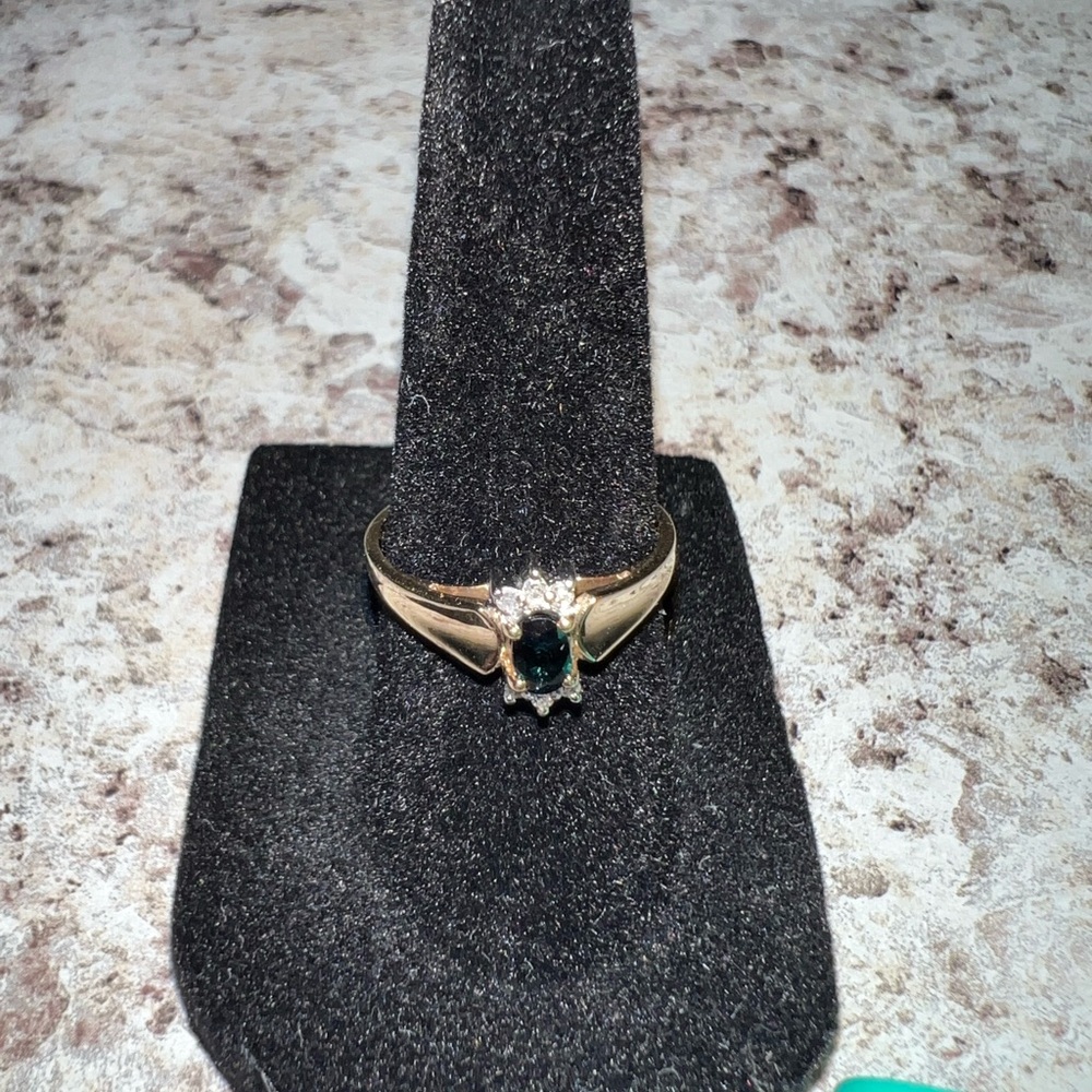 10K sapphire and diamond gold ring